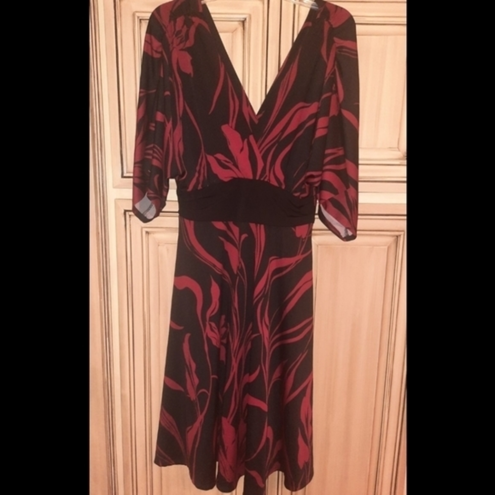 Roulette Red/Black V Dress Large